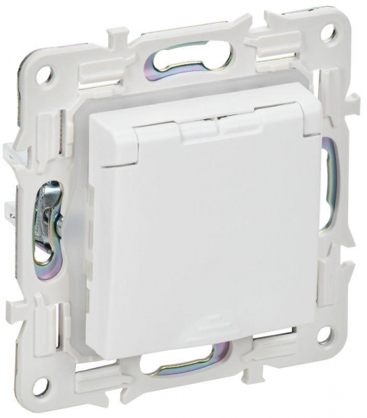 Розетка 1-м SKANDY 16А IP44 с заземл. защ. шторки с крышкой SK-R11W арктич. бел. IEK SK-R16-16-44-K01