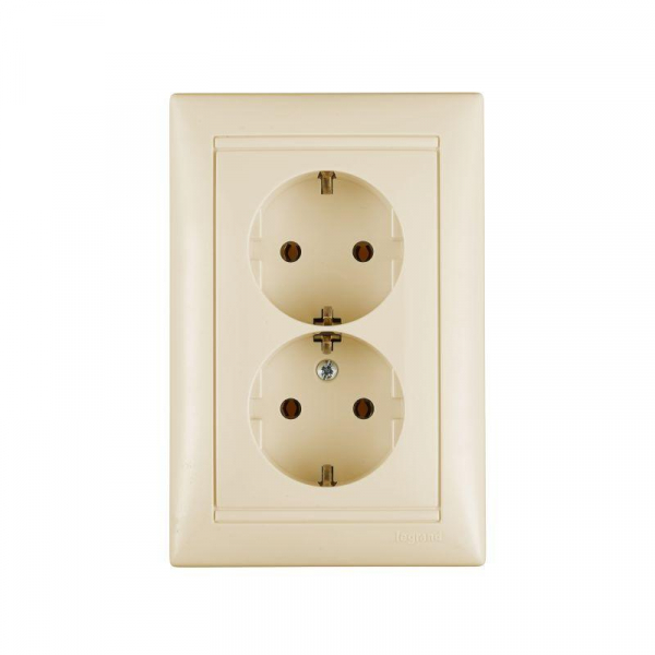Розетка 2-м СП Valena 16А IP20 2P+E с заземл. немецк. стандарт сл. кость (DIY-упак.) Leg 695616