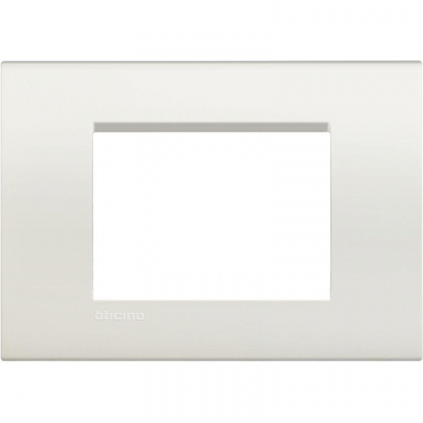 Рамка 3мод. LivingLight прямоугол. бел. Leg BTC LNA4803BI